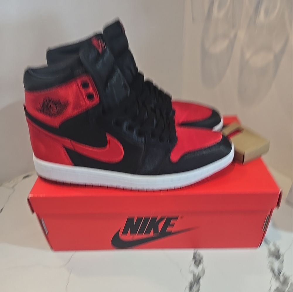 NIKE AIR JORDAN 1 RETRO HIGH OG SATIN BRED WOMENS SIZE 11.5 FD4810-061 PRE-OWNED - Picture 6 of 10